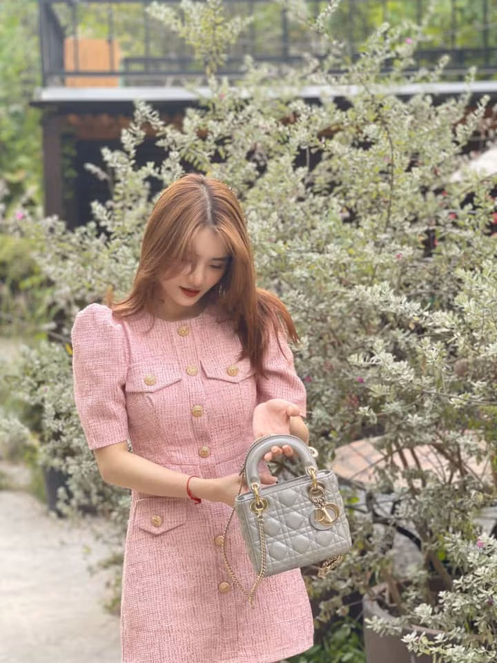 Bởi vậy, rất nhiều người cho rằng hội gái đẹp đến sân golf là để "săn" đại gia chứ đam mê gì tầm này.