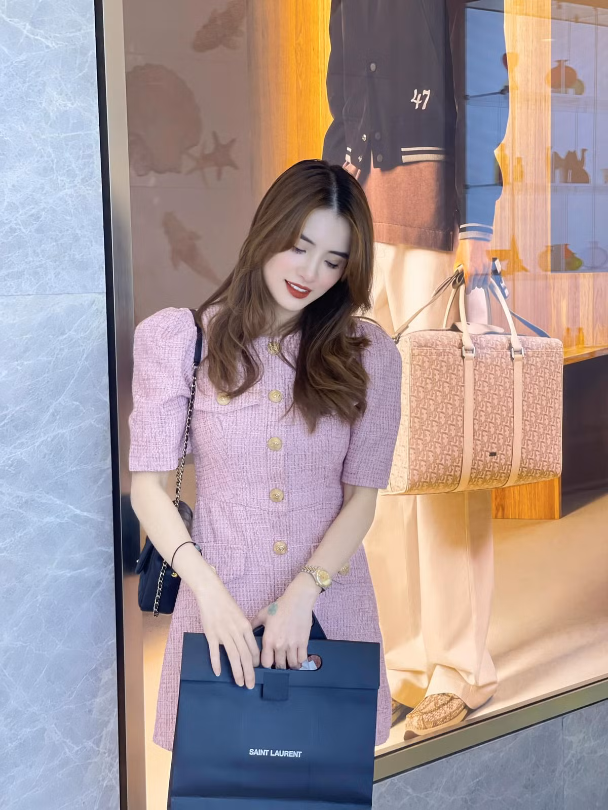 Theo đó, nữ ca sĩ này bị cho cặp kè với đại gia U60 đã có vợ và 2 người thường xuyên check-in ở sân golf.