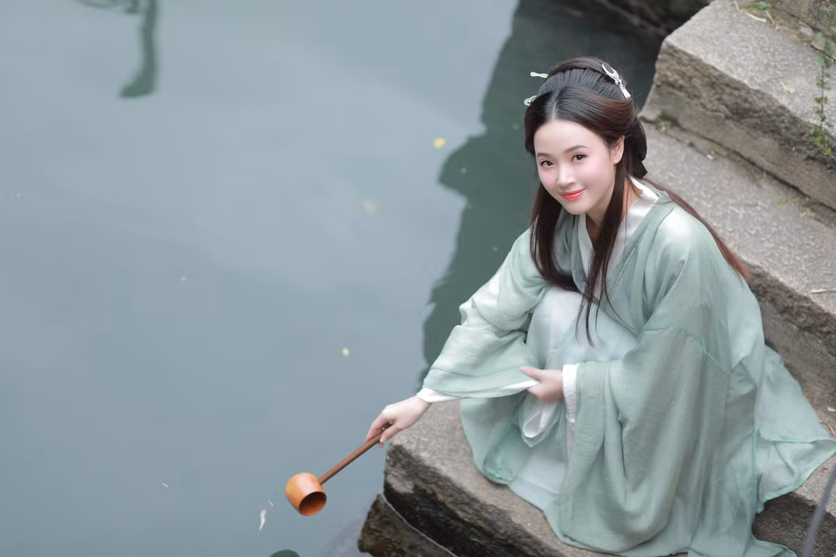 Với nhan sắc của mình khi lên đồ cổ trang, Midu nhận vô vàn lời khen từ netizen.