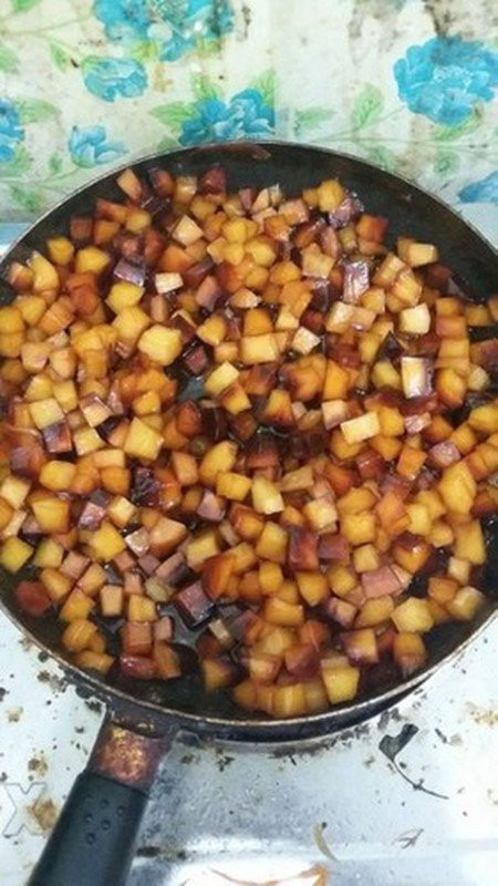 Thế nhưng dù lý do nào đi chăng nữa thì các chị em cũng tạm gác qua một bên để "chiêm ngưỡng" những tác phẩm cười ra nước mắt.