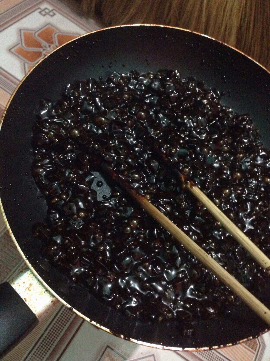 Đây đúng chuẩn là mứt dừa bóng đêm.