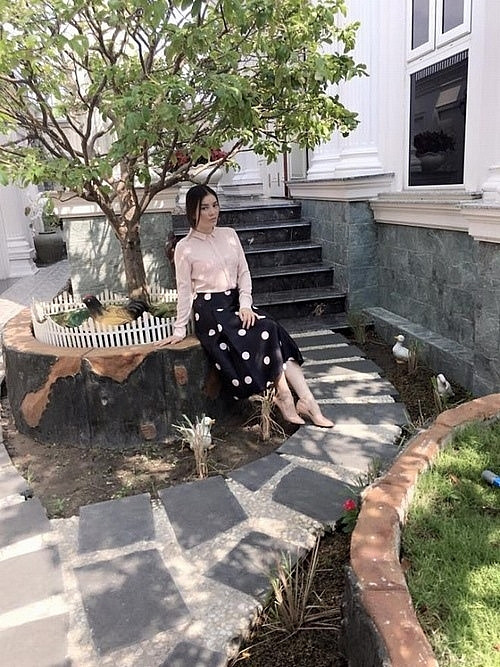 Khu resort có 18 căn, được sử dụng tông trắng - theo màu yêu thích của nữ diễn viên.