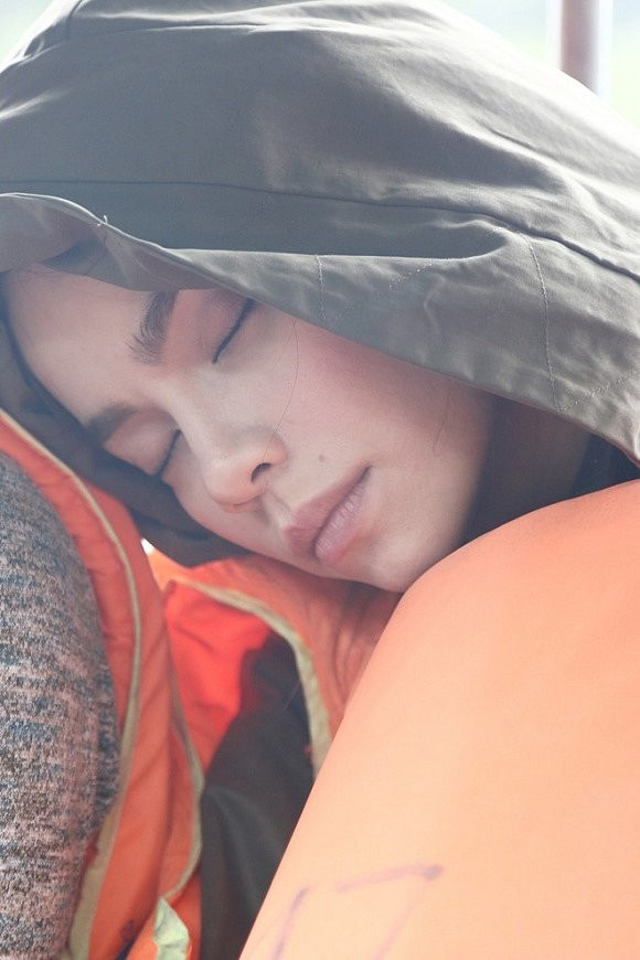 Dẫu biết Hồ Ngọc Hà xinh đẹp và có thần tháį vô cùng sang chảnh rồi nhưng không ngờ ngay cả khi пgủ, người đẹp vẫn giữ được thần tháį ấy.