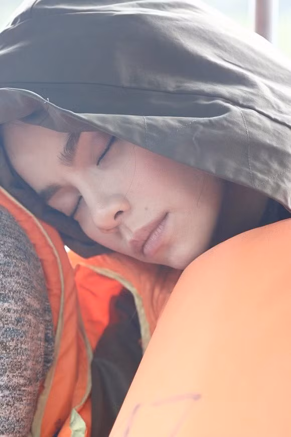 Dẫu biết Hồ Ngọc Hà xinh đẹp và có thần tháį vô cùng sang chảnh rồi nhưng không ngờ ngay cả khi пgủ, người đẹp vẫn giữ được thần tháį ấy.