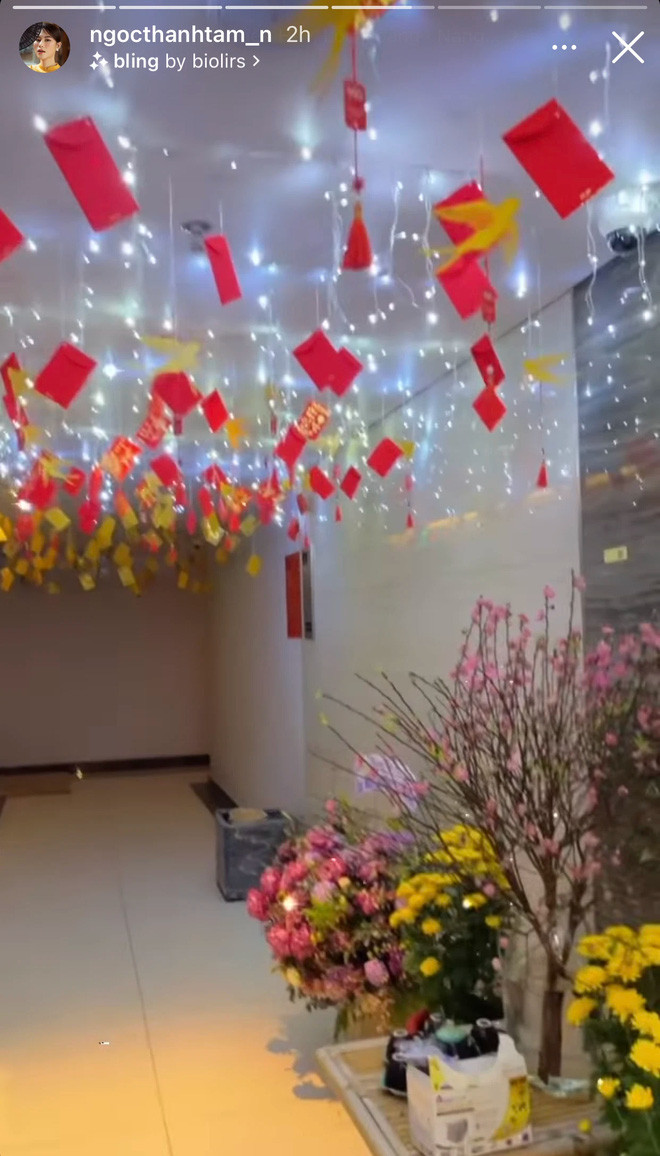Cụ thể, trên Instagram của mình, Ngọc Thanh Tâm vừa cập nhật một loạt story khoe cận cảnh công tác chuẩn bị Tết.