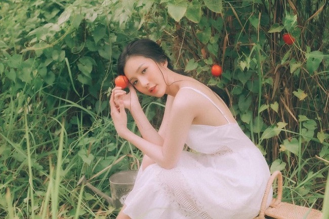 Trương Võ Huyền Trân là nữ sinh 9X được báo Trung ca ngợi "sở hữu ngoại hình xinh đẹp không tì vết, thân hình nóng bỏng, quyến rũ".