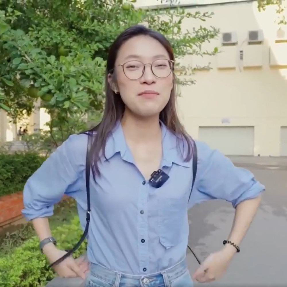 Trong video mọi người có thể nhận ra, dù đã ở tuổi U40 nhưng chị gái Khánh Vy vẫn còn trẻ, làn da căng bóng. Đặc biệt, vẻ ngoài của cô xinh đẹp không kém em gái mình.