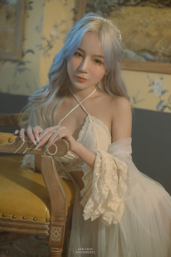 Cũng nhờ có sắc vóc, nữ streamer 9X Thiên Thy cũng là mẫu người và công việc này mang về cho cô nàng nguồn thu nhập khá.