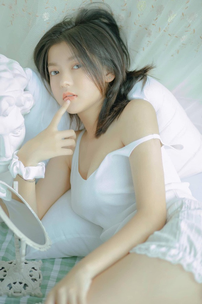 Với ngoại hình nổi bật, Trang là một trong những mẫu ảnh được nhiều nhãn hiệu "chọn mặt gửi vàng" và còn là một streamer, reviewer có tiếng.