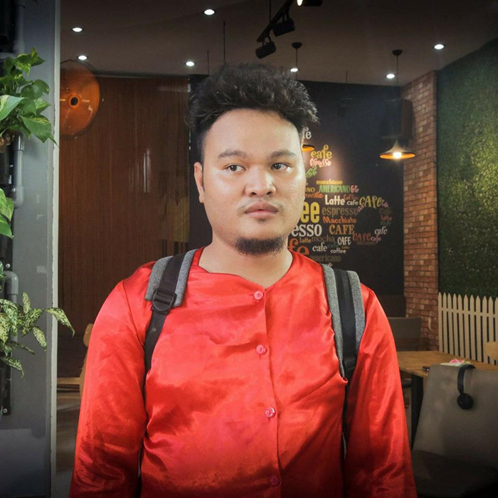 Vinh Râu là gương mặt gạo cội của nhóm hài FAPTV và cũng rất quen thuộc với nhiều khán giả. Trong vài tháng trở lại đây, anh bất ngờ livestream FIFA Online 4 trên chính Facebook của mình.