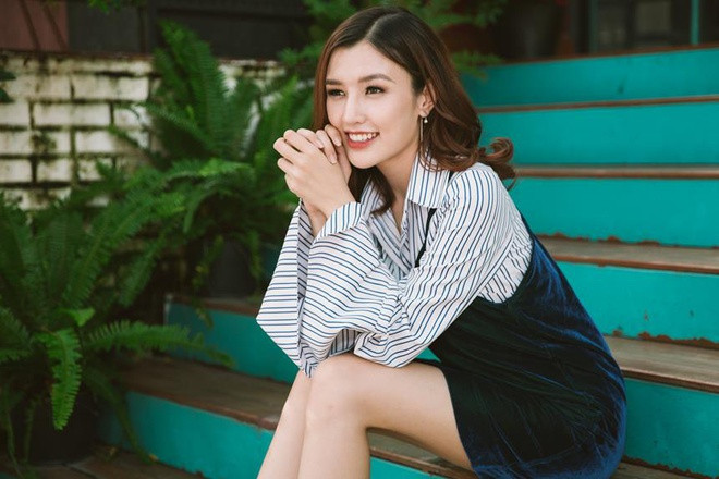 Đặng Phạm Phương Chi sở hữu profile cực khủng với hàng loạt danh hiệu tại nhiều cuộc thi thời trang, sắc đẹp. Tuy nhiên, nhiều người tỏ ra bất ngờ trước quyết định bỏ showbiz và rẽ sang làm streamer của cô nàng.