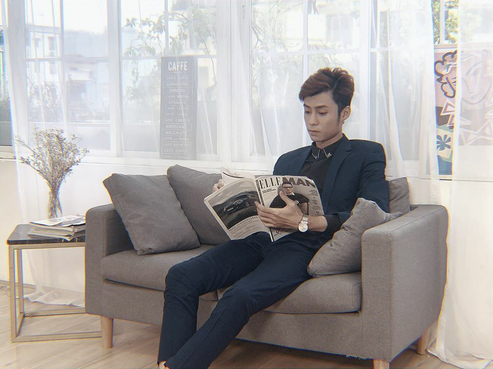 Được biết đến là diễn viên ngạch chính thống và có kinh nghiệm 10 năm diễn xuất, tuy nhiên, trong vòng hai năm nay, Vương Anh Ole dường như "im hơi lặng tiếng" trên sóng truyền hình để tập trung phát triển bản thân ở một lĩnh vực mới: Streamer.