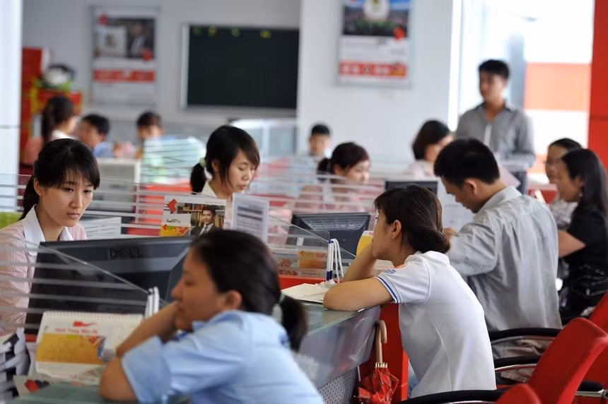 He lo thu nhap hang thang cua Chu tich, tong giam doc ngan hang