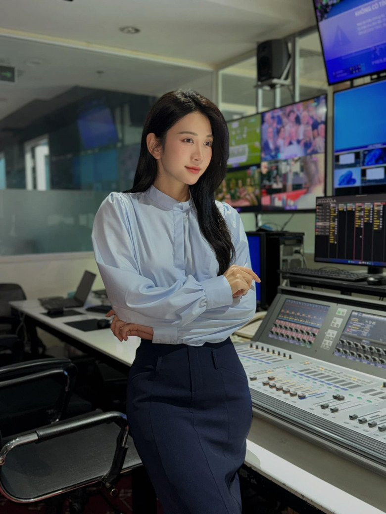 Không chỉ làm nội dung trên MXH, hiện tại hot girl TikTok này đã thành MC của Bản tin Alo Bác sĩ trên kênh VTC1, đi đóng phim và làm người mẫu.