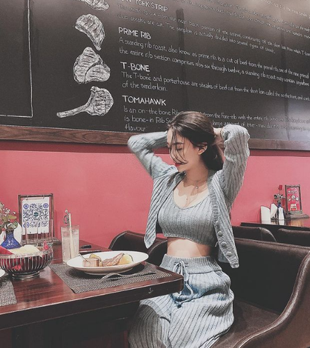 Hiện tại, phía Anh Thư vẫn chưa lên tiếng về nghi vấn phẫu thuật thẩm mỹ hay "độ" vòng 1 cả mình.