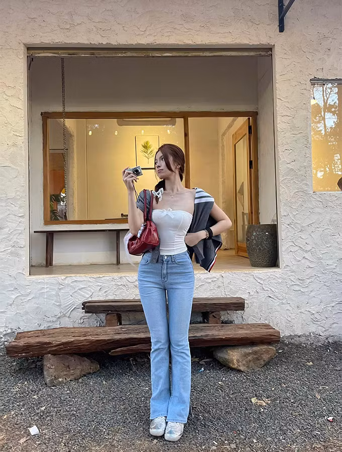 Thụy Hân không ngần ngại thường xuyên chia sẻ những bức ảnh đầy nóng bỏng lên các nền tảng mạng xã hội.