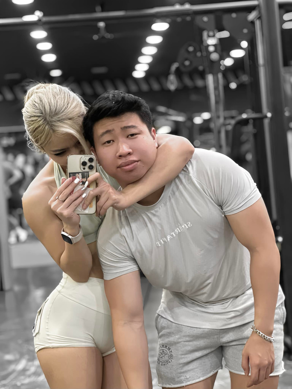 Hạnh cho biết phải dành nhiều tháng để thuyết phục bố mẹ, đồng thời chứng minh bằng những thành tích trong lĩnh vực thể hình như huy chương vàng giải VPF Invitational Amateur 2, hạng cân 57 kg…