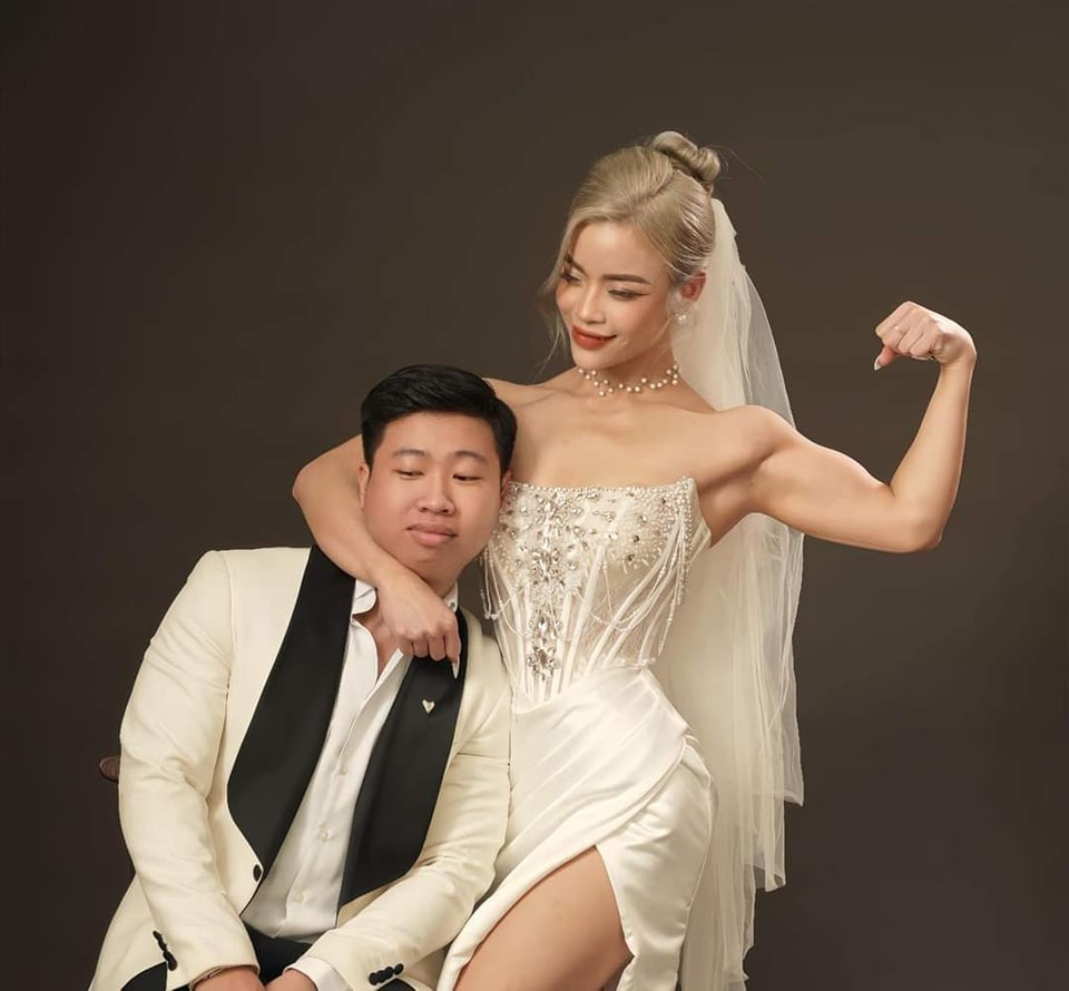 Hạnh cho biết đã dành khoảng 4 tháng để lên ý tưởng, chọn trang phục và studio chụp ảnh.