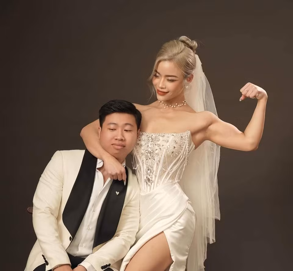 Hạnh cho biết đã dành khoảng 4 tháng để lên ý tưởng, chọn trang phục và studio chụp ảnh.