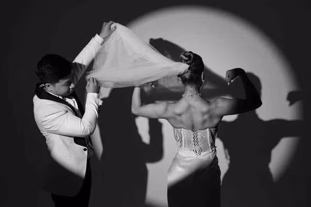 Trong quá trình này, Hồng Hạnh đã gặp được chồng sắp cưới là Đỗ Ngọc Hải (27 tuổi), làm huấn luyện viên thể hình tại TP Hà Nội.