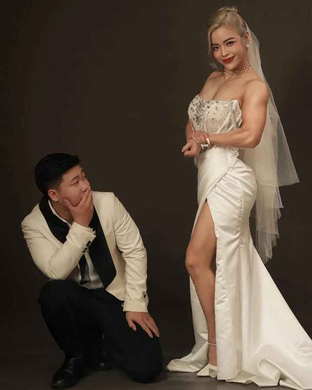 Thông qua bộ ảnh, Hạnh mong muốn truyền đi thông điệp khuyến khích mỗi người hãy thể hiện cá tính riêng: “Bạn đẹp nhất khi tự tin, là phiên bản hoàn hảo của chính mình”.