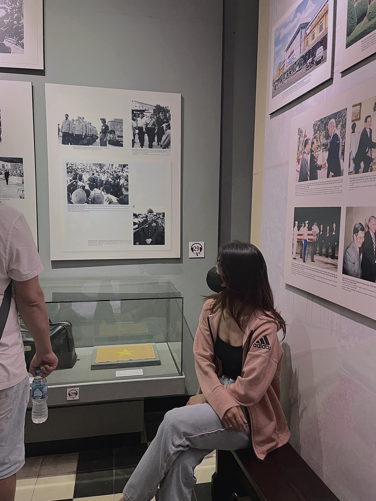 Với chuyến thăm quan này, Nguyễn Thị Thanh Nhã tỏ ra khá háo hức với trải nghiệm lần đầu tiên điểm đến ưa thích của giới trẻ Hà Thành.