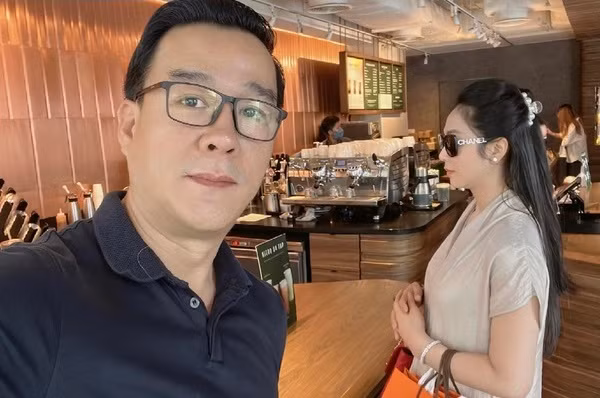 Khi Hà Thanh Xuân đi lưu diễn ở nước ngoài, Thắng Ngô cũng lập tức bay sang nước bạn để có thời gian ở cạnh vợ.