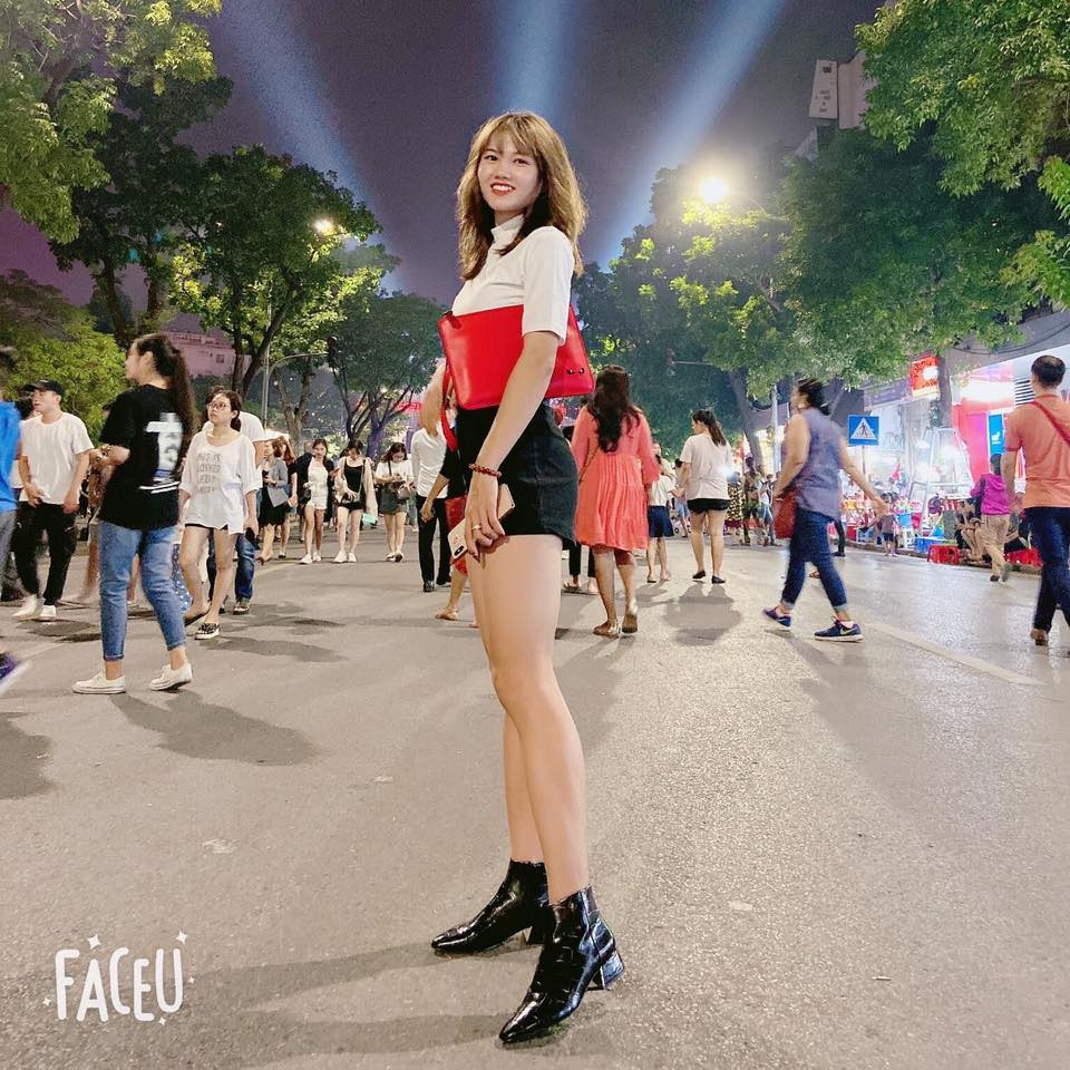 Thanh Huyền sinh năm 1996, sở hữu chiều cao 1m65 và thi đấu ở vị trí trung vệ. Cô đang khoác áo CLB nữ Hà Nội.