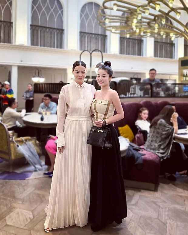 Nhiều người nhận xét, dù đã là bà mẹ một con song sắc vóc của Lê Loan vẫn cực kì cuốn hút, không thua kém bất kì người đẹp nào.