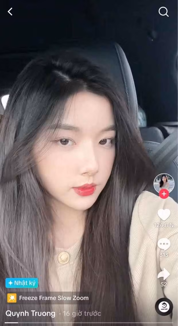 Từ phần bio kênh đến cách ăn uống, cách cười hay lựa chọn trang phục kiểu nhẹ nhàng, dễ thương của Quỳnh Như đều khiến dân tình nghĩ đến Quỳnh Trương.