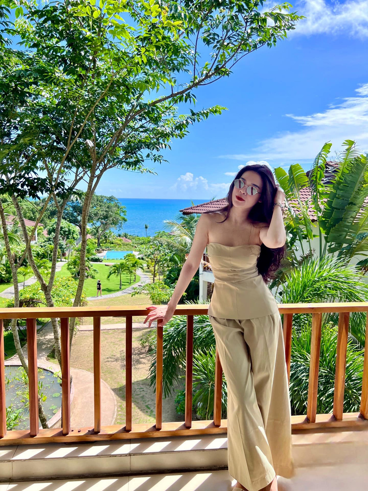 Sở hữu ngoại hình xinh đẹp, Trâm Anh không chỉ gây ấn tượng trong bộ đồng phục tiếp viên hàng không mà hơn hết là loạt ảnh "nóng bỏng" đời thường.