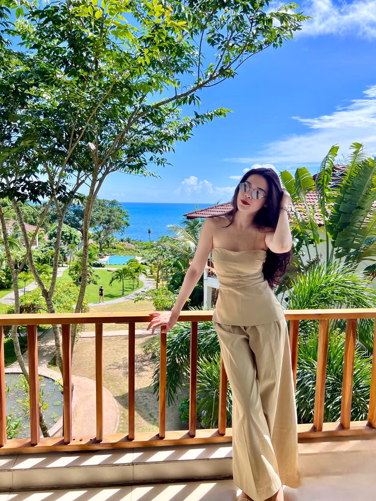 Sở hữu ngoại hình xinh đẹp, Trâm Anh không chỉ gây ấn tượng trong bộ đồng phục tiếp viên hàng không mà hơn hết là loạt ảnh "nóng bỏng" đời thường.