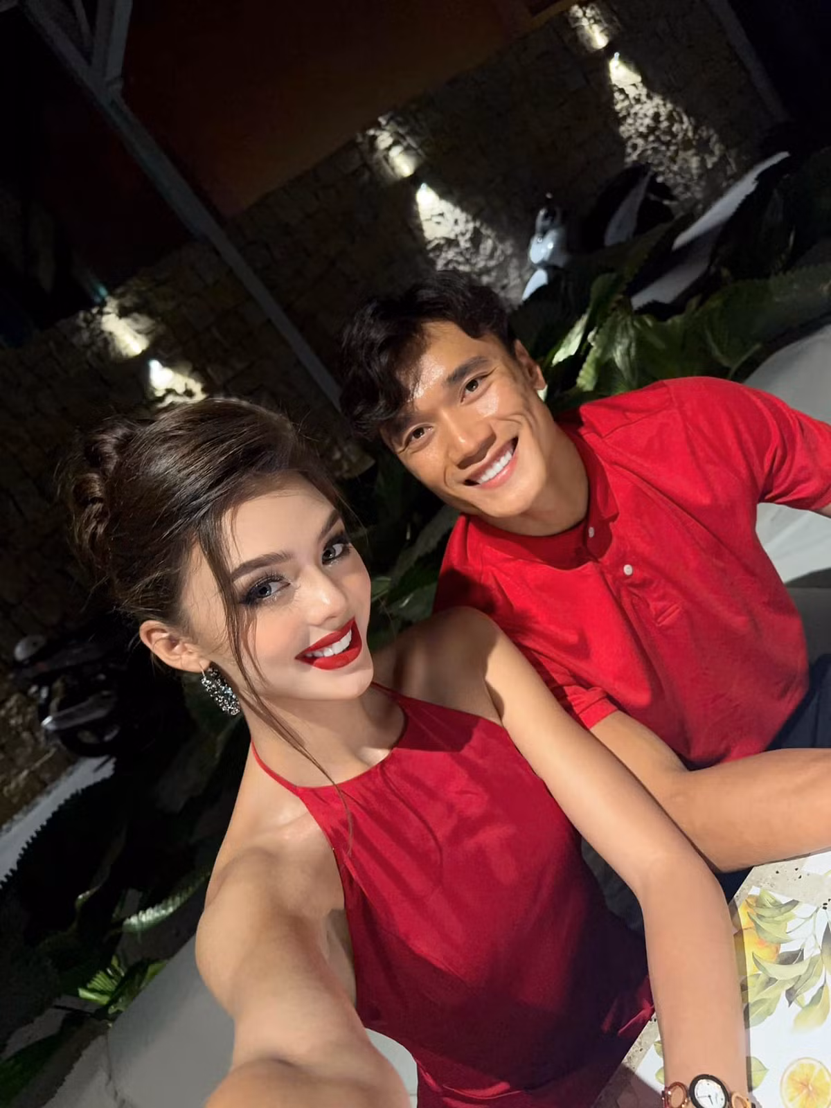 Bùi Tiến Dũng và Dianka công khai chuyện tình hồi tháng 9/2020. Đến năm 2022, cặp đôi quyết định tổ chức đám cưới có sự chứng kiến của gia đình, bạn bè thân thiết.