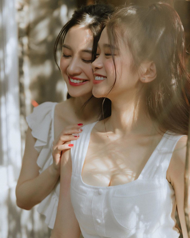 Trong những bức ảnh đứng chung khung hình, cả Linh Ka và Jun Vũ đều chuẩn bị rất kĩ lưỡng. Từ make up, phong cách ăn mặc và thần thái của cả hai rất hợp rơ với nhau.