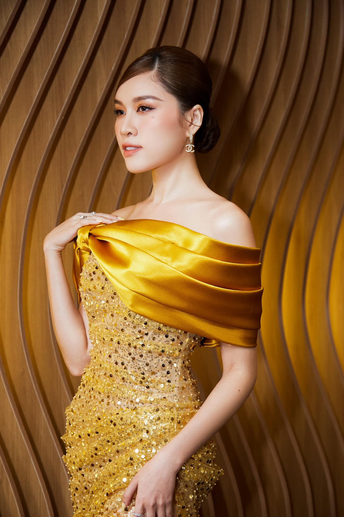 Không chỉ tài năng mà sắc vóc của nữ MC cũng luôn nhận được lời khen ngợi.