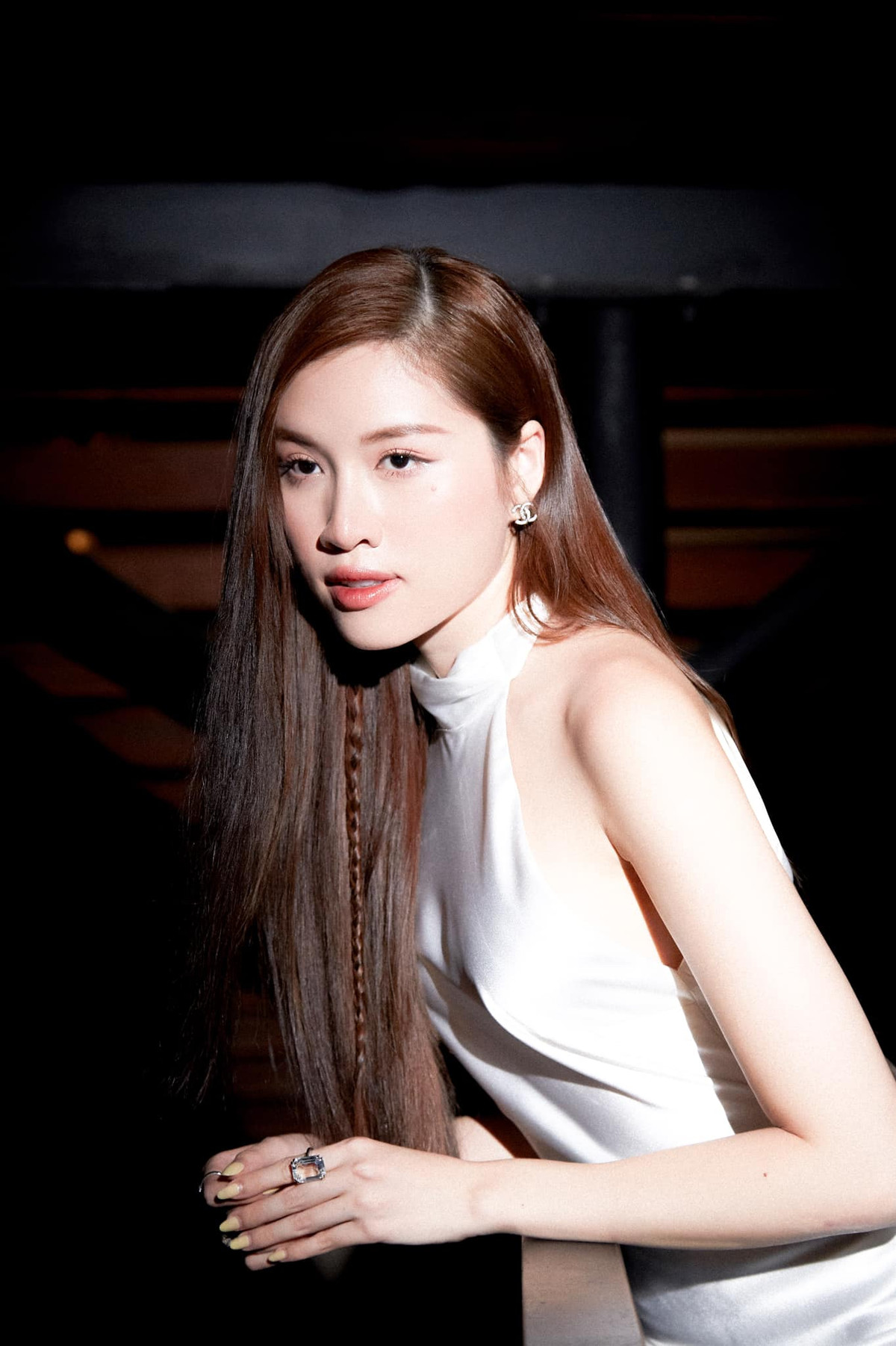 Thanh Thanh Huyền là một trong những nữ MC nổi đình nổi đám nhất hiện nay. Bên cạnh những kĩ năng dẫn chương trình lôi cuốn, cô nàng còn được nhiều người chú ý vì gia thế khủng, mỗi lần đi sự kiện lại khoe một siêu xe khác nhau.