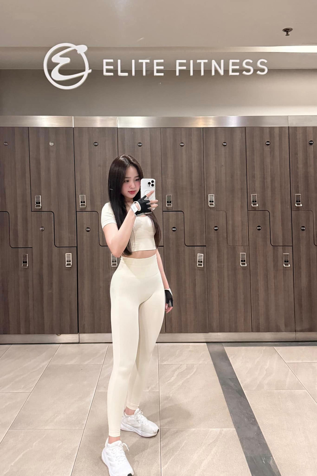 Trải qua nhiều vụn vỡ, kể cả những drama nhạy cảm, Phương Anh mạnh mẽ vươn lên, cô nàng không ngại thể hiện bản thân theo đuổi phong cách thời trang quyến rũ, mặn mà.