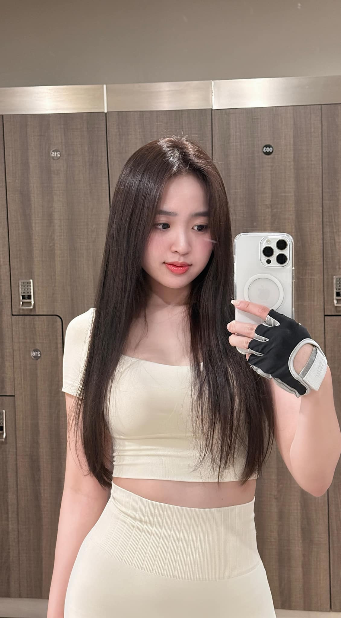 Lê Phương Anh nhiều lần đăng tải hình ảnh táo bạo, khoe cơ thể săn chắc, đường cong bốc lửa - thành quả của những buổi tập gym chăm chỉ, chăm da, giữ dáng. Cùng với nước da nuột nà, vóc dáng này càng làm tăng sức hút của người đẹp.