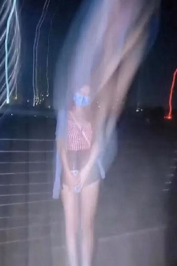 Anh chàng chụp xong bức ảnh này với tiêu đề gửi tới bạn gái rằng: "Hồn bay phách lạc".