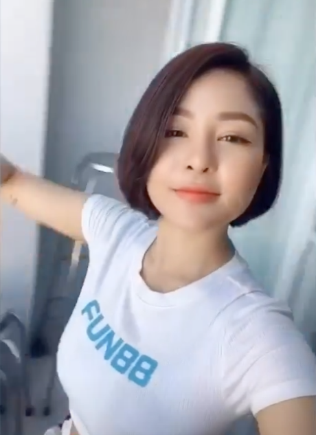 Trâm Anh cho biết, cô sẽ cắt tóc ngắn hơn nữa để tạo sự mới mẻ, gây bất ngờ. Cô nàng hot girl Thanh Hóa còn thừa nhận có những điều không vui trong cuộc sống.