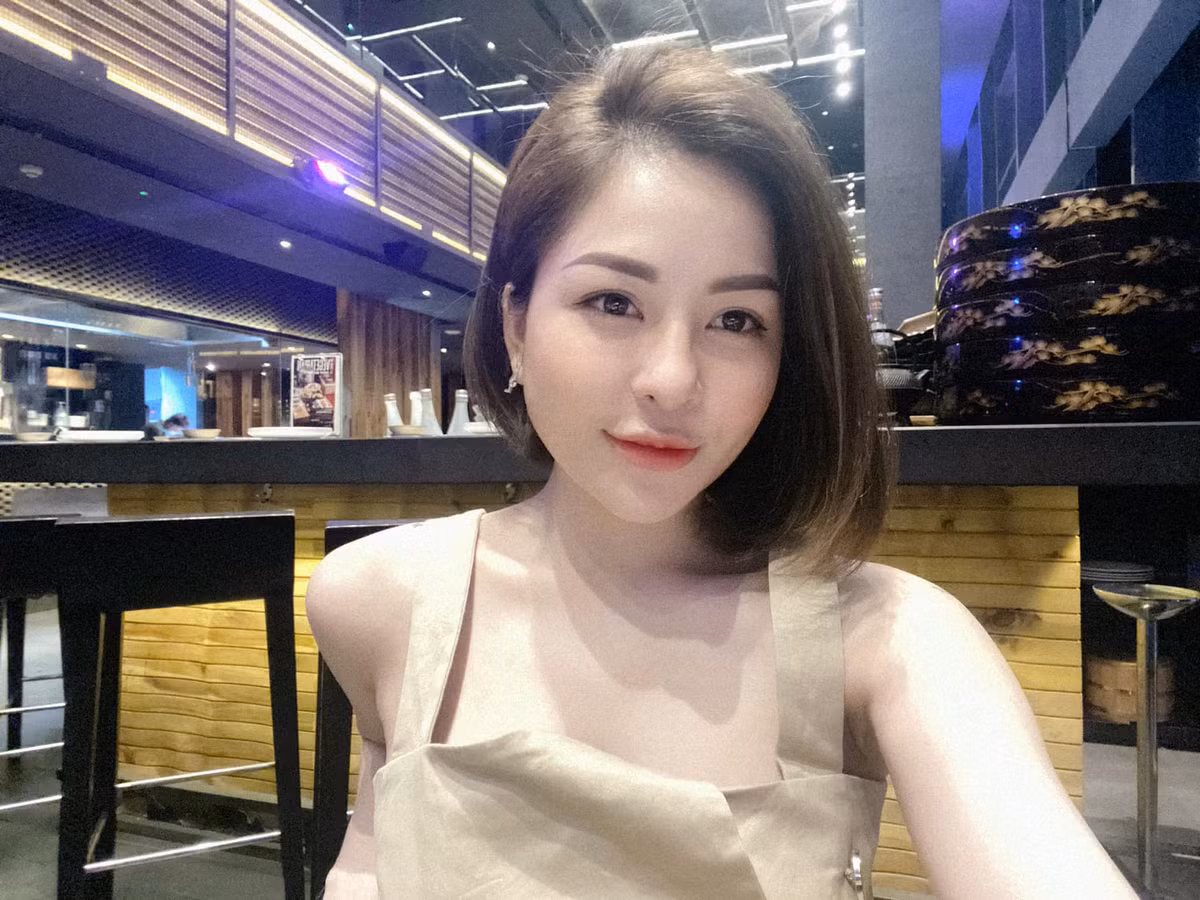 Dân mạng cũng tỏ ra khá bất ngờ với tài nữ công gia chánh của Trâm Anh. Cô liên tục đổi món, cả món Âu lẫn món Á, còn làm cả Vlog hướng dẫn nấu nướng cho người hâm mộ...