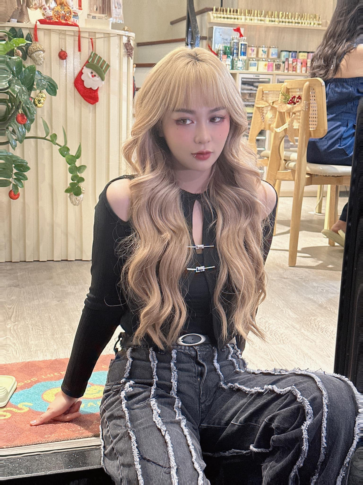 MisThy khẳng định vẫn thích hình ảnh trước đây hơn nhưng sẽ lựa chọn phong cách phù hợp với tính chất sự kiện mà cô nàng tham gia.