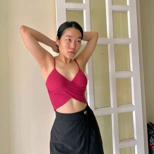 Nhiều netizen bày tỏ cảm xúc: " Ơn giời! Sau nhiều lần bị chỉ trích, góp ý, hot TikToker đã biết tiếp thu ý kiến - vệ sinh vùng dưới cánh tay sạch sẽ".