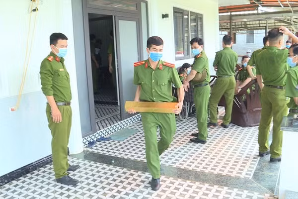 Thue duc 27 tan vang gia de lua dao hang chuc ty dong