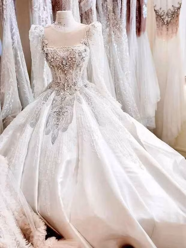 Bởi có lần Đoàn Di Băng chia sẻ, mức lương mà Thiên Kim nhận được mỗi tháng khi làm việc tại gia đình nữ đại gia quận 7 lên đến 120 triệu đồng.