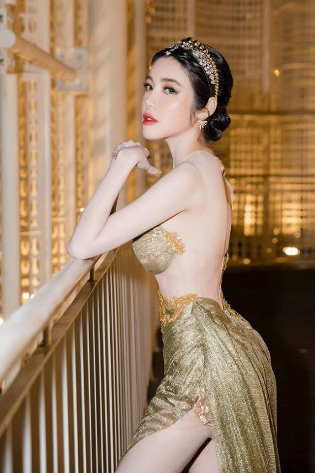 Nếu cậu bé Alfie Túc Mạch ngày càng điển trai, bụ bẫm thì cô chị Cadie Mộc Trà cũng không kém cạnh khi ra dáng "người mẫu", sở hữu khuôn mặt cực kỳ đáng yêu.