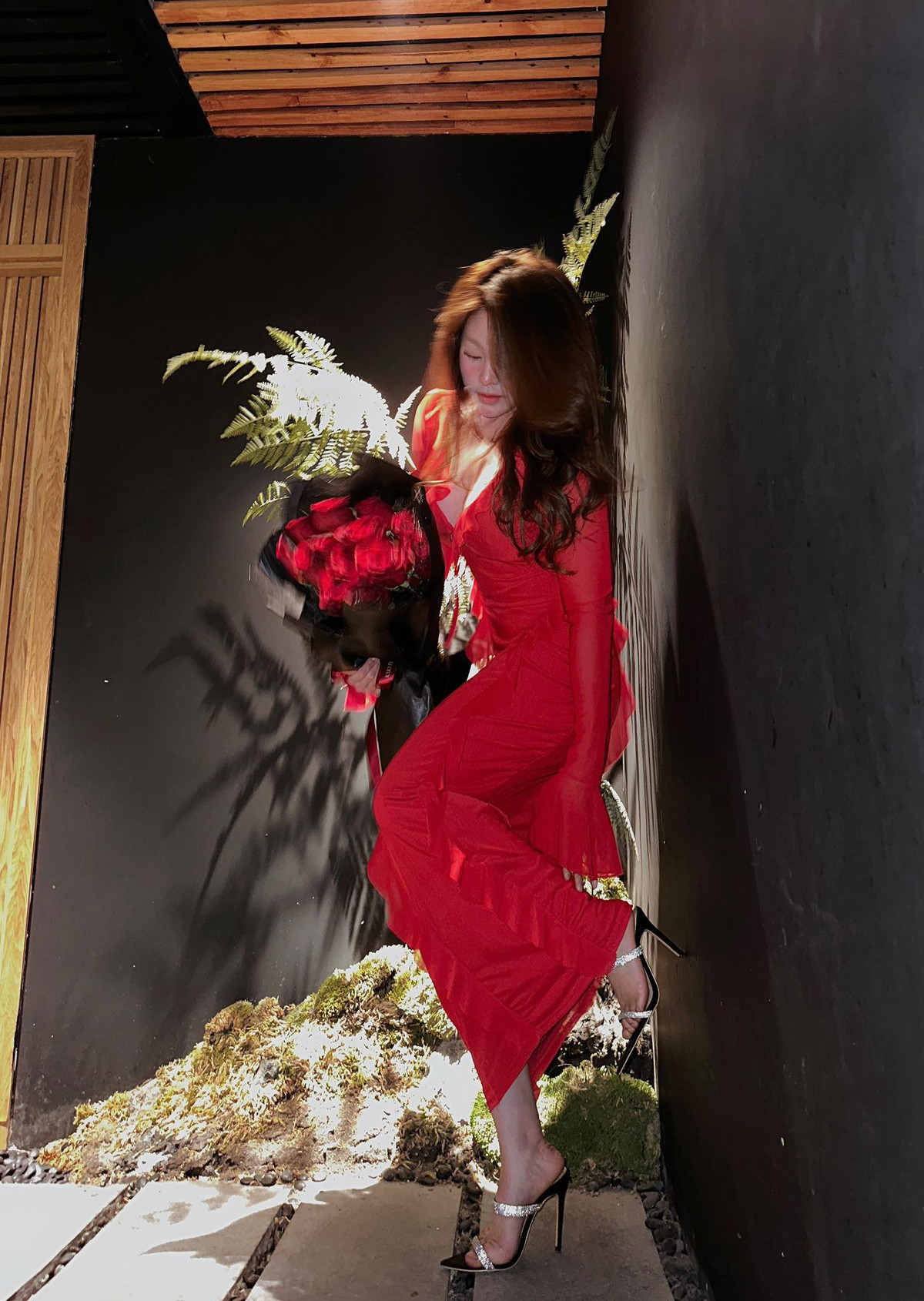 Những chiếc váy bodycon cũng là lựa chọn phù hợp để Trà My gợi cảm hơn ở những khoảnh khắc đời thường.