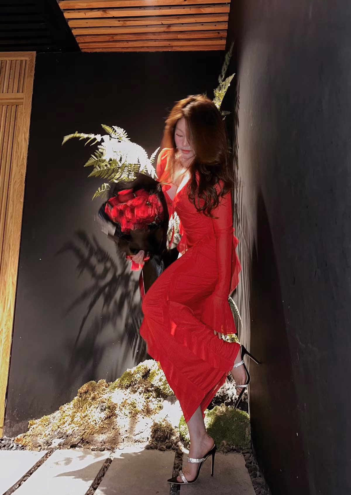 Những chiếc váy bodycon cũng là lựa chọn phù hợp để Trà My gợi cảm hơn ở những khoảnh khắc đời thường.