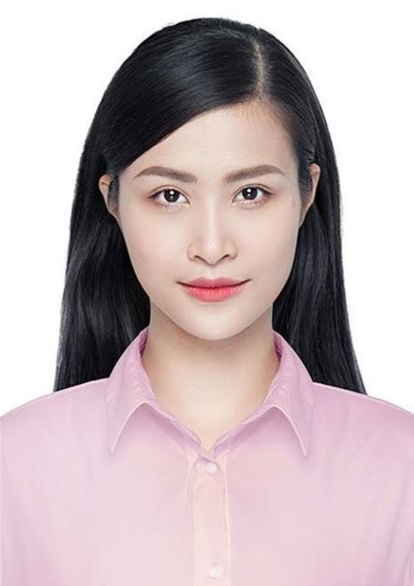Một Đông Nhi khác lạ so với trên sân khấu, khi chụp ảnh thẻ, bà xã Ông Cao Thắng make up tự nhiên làm nổi bật nét đẹp trong trẻo, hiền dịu.