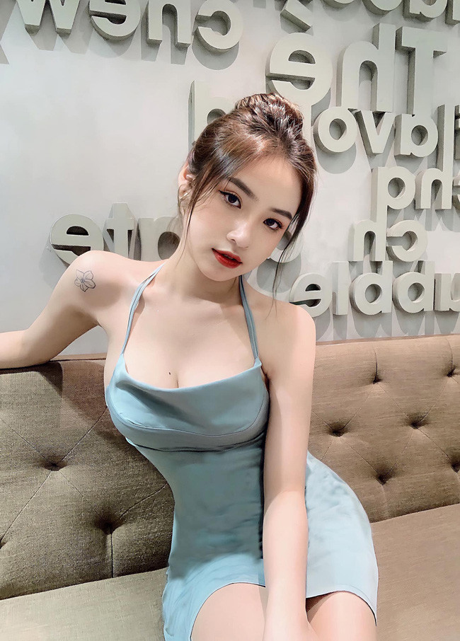 Vân Anh (20 tuổi, quê Buôn Ma Thuột) hiện là nữ sinh ngành Quản trị khách sạn, trường Đại học Hutech, TP HCM. Cô nàng là gương mặt nổi đình đám trên Instagram.